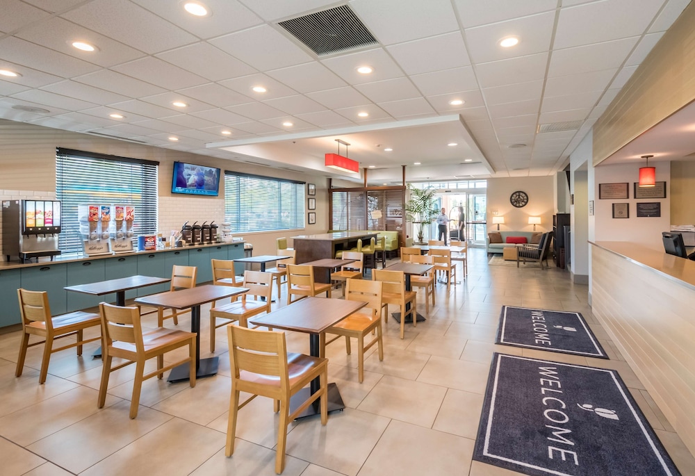 Country Inn & Suites by Radisson, Rochester-Pittsford/Brighton, NY 21/24