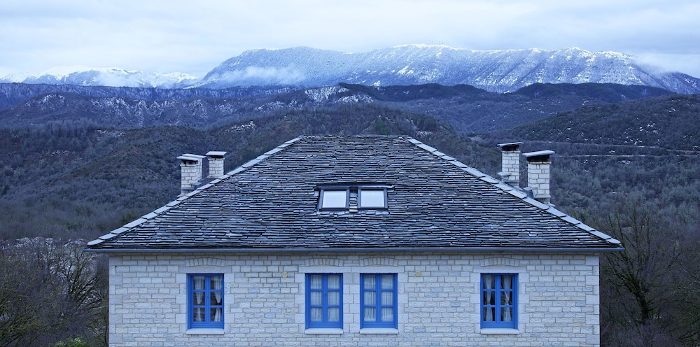 Zagori Suites 1/72