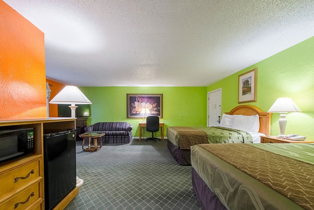 Highway Inn 15/33