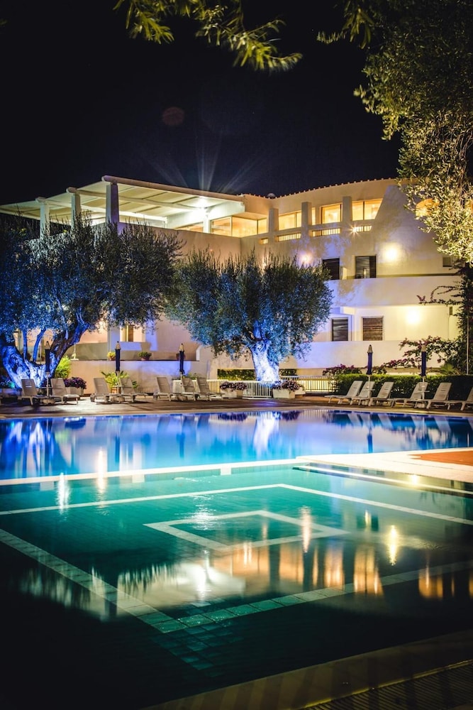 Hotel Torre Oliva 34/48