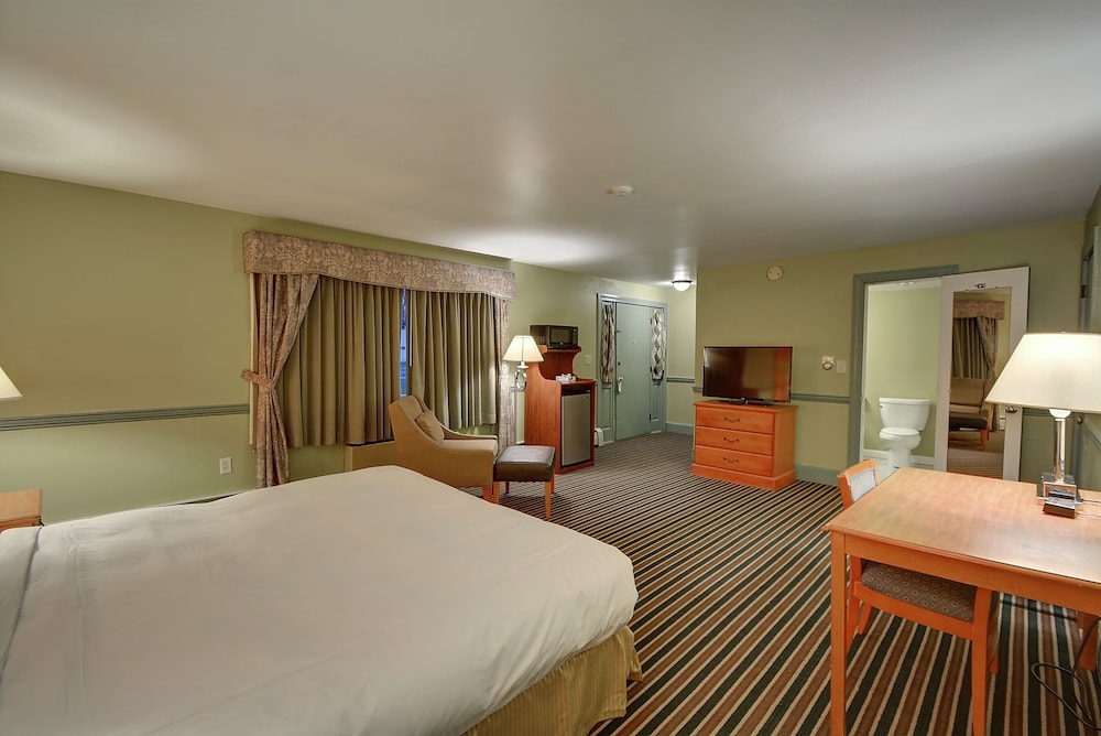 Colonial Motel And Spa 11/60