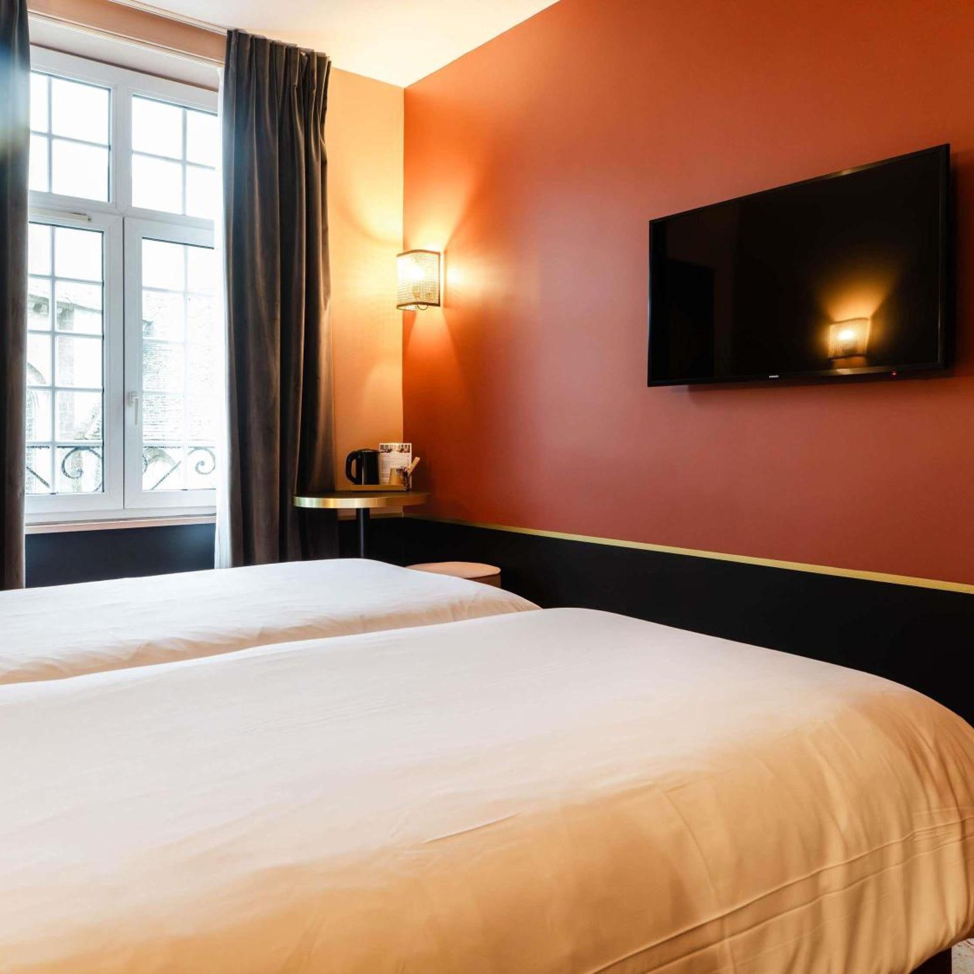 غرفة قياسية بسريرين منفصلين بإطلالة على المدينة، Hotel Mercure Roscoff Bord de Mer 2/9