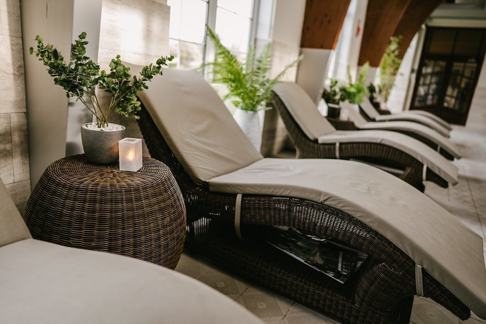Rowton Hall Country House Hotel And Spa 68/73