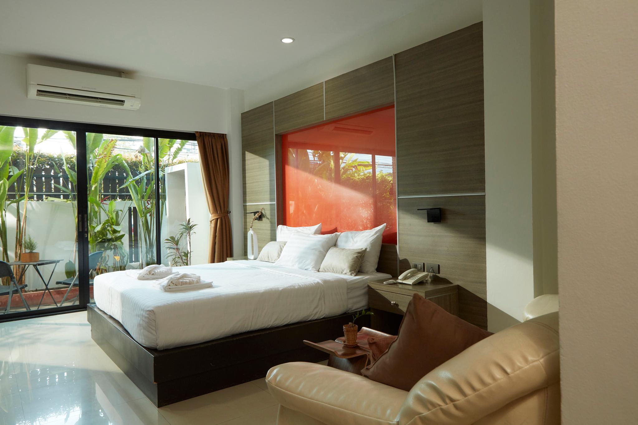Deluxe, Garden View
