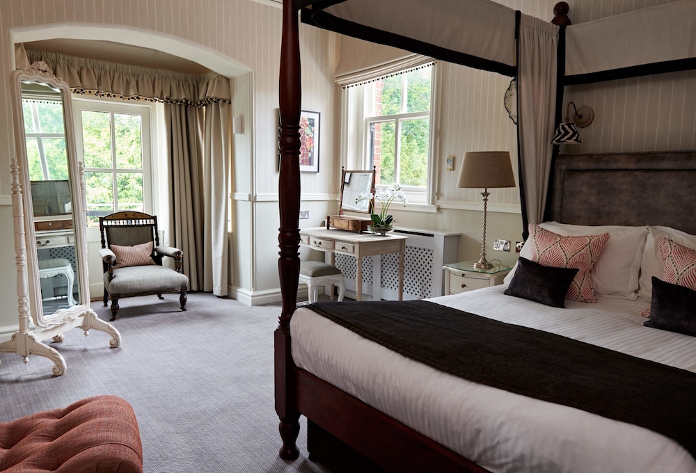 Careys Manor & Senspa 14/55