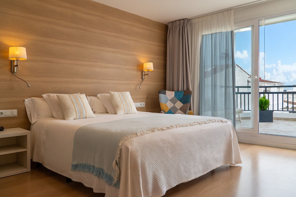 Hostal Menurka 17/50