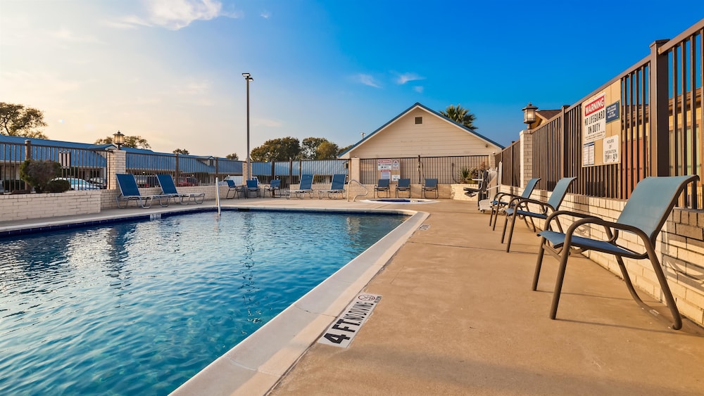 Best Western Regency Inn and Suites 1/22