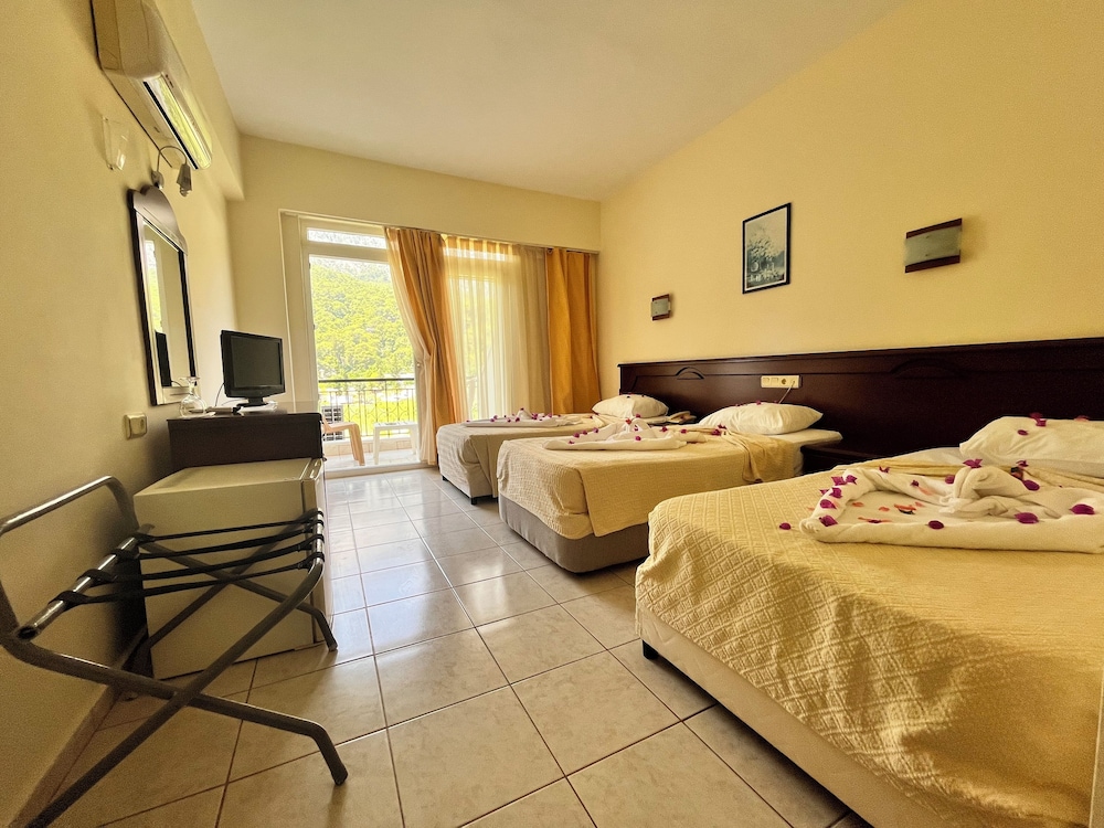 Imeros Hotel 3/25