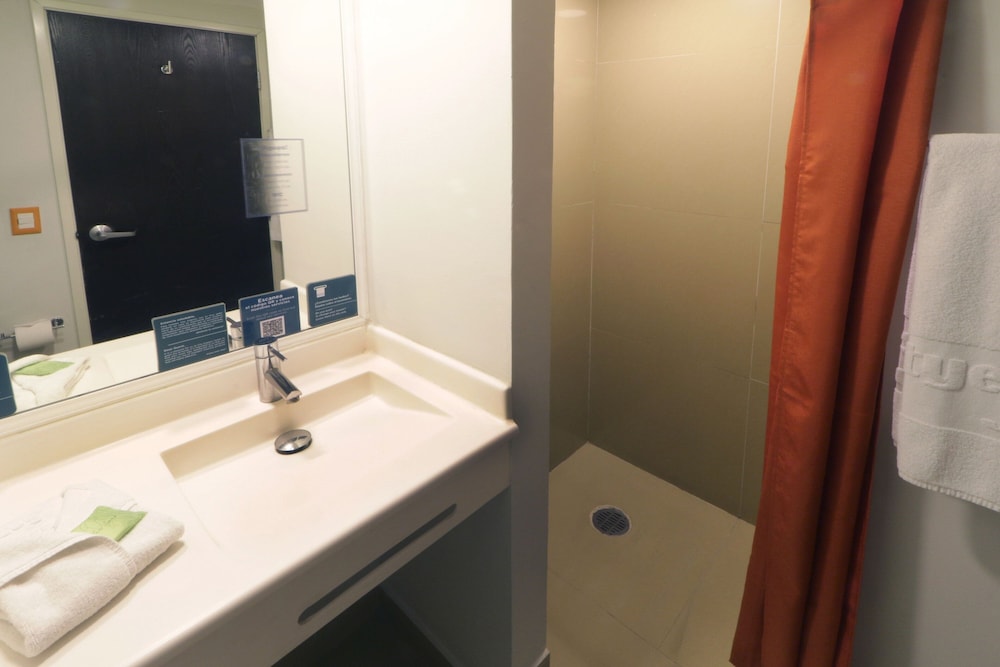 City Express Junior by Marriott Toluca Aeropuerto 49/50