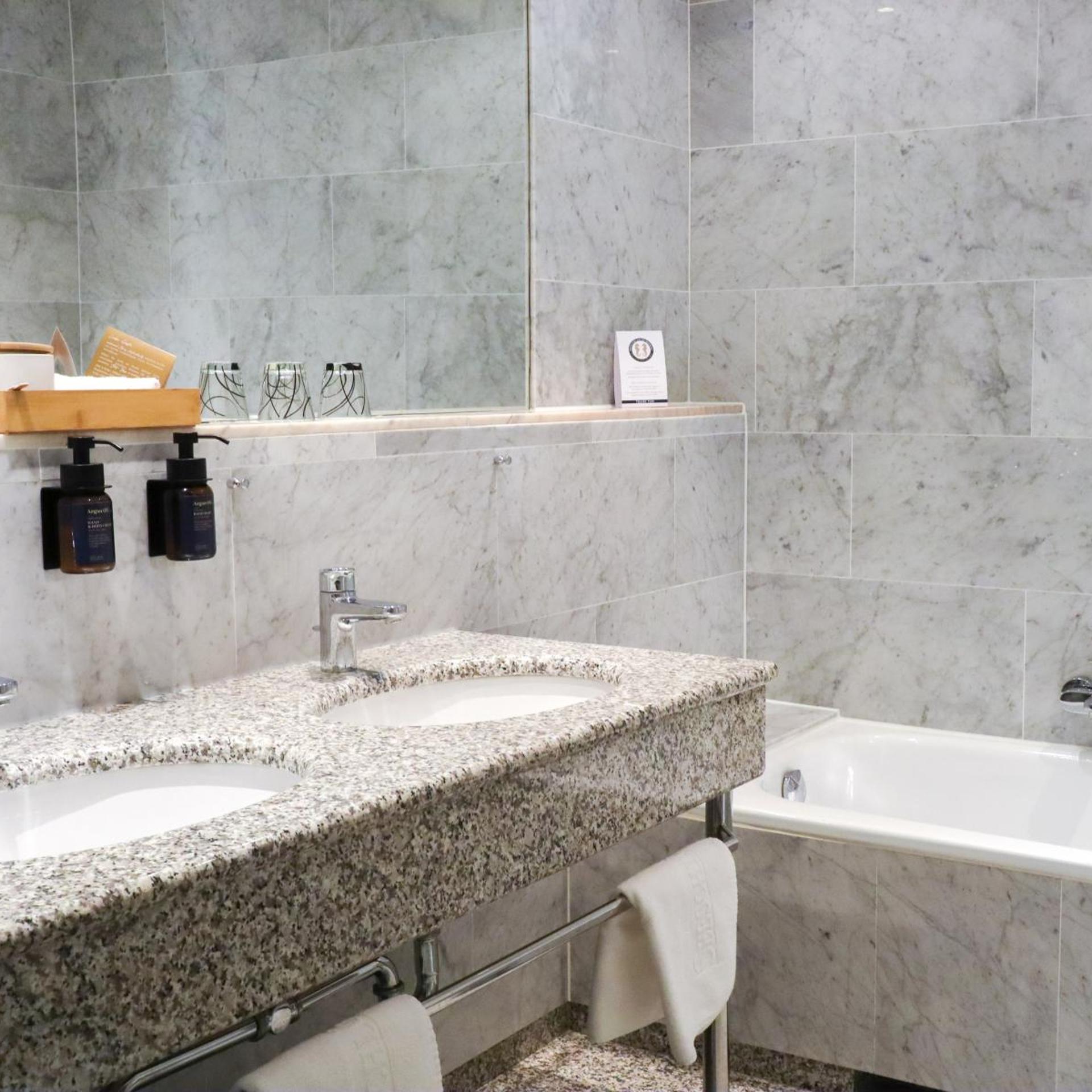 جناح جونيور بسرير كينج بإطلالة على البحر، Grand Hotel Seeschlosschen Spa Golf Resort 4/6