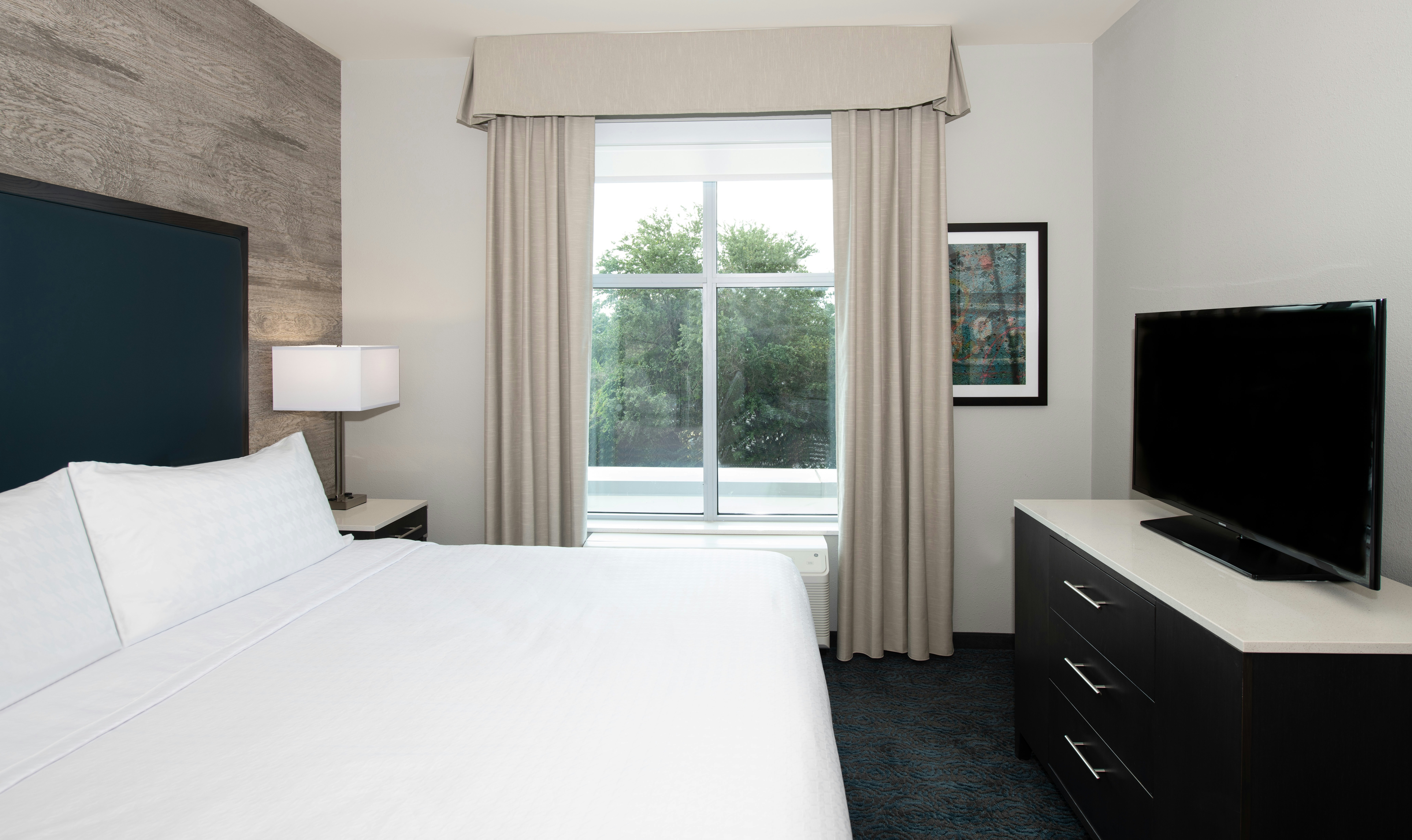 1 BEDROOM, SUITE, KING BED