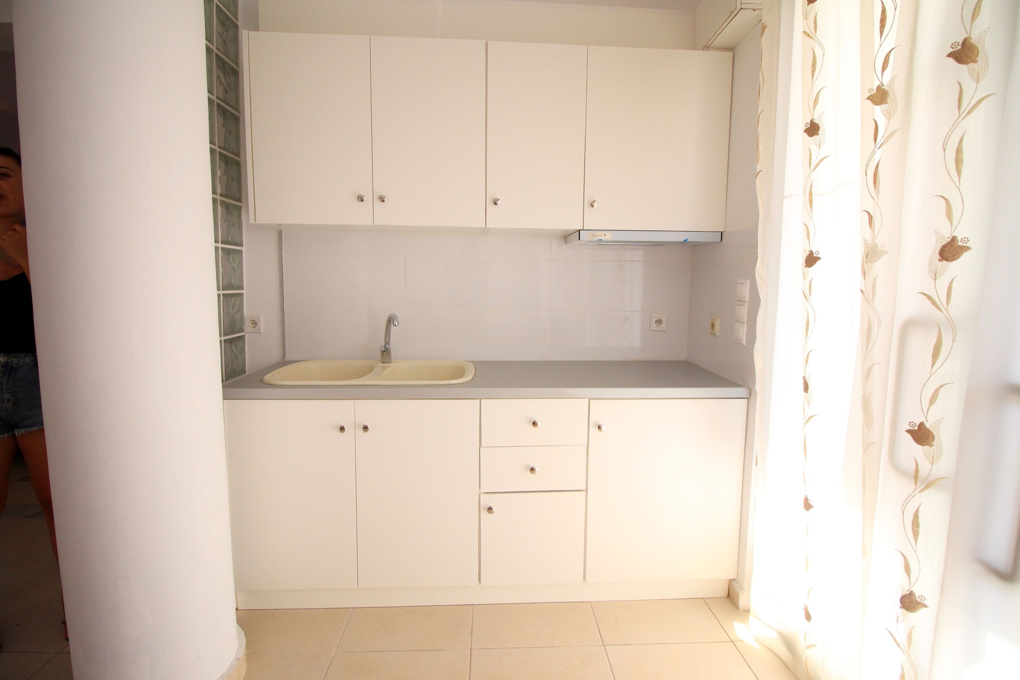 Panoramic, Studio, 1 Single and 2 Queen Beds, Olympia Bezaini 9/10
