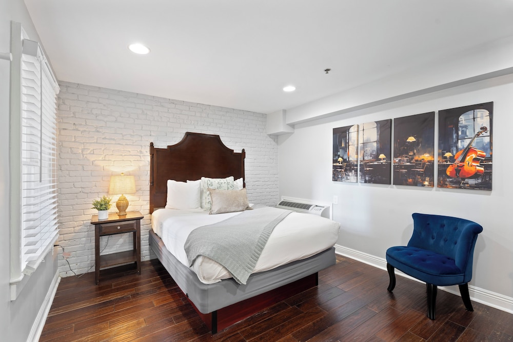 غرفة كومفورت بسرير كوين في الطابق الأرضي، Hotel St Pierre French Quarter 3/10