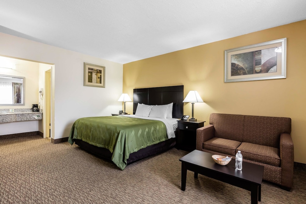Quality Inn Tullahoma, TN 8/36