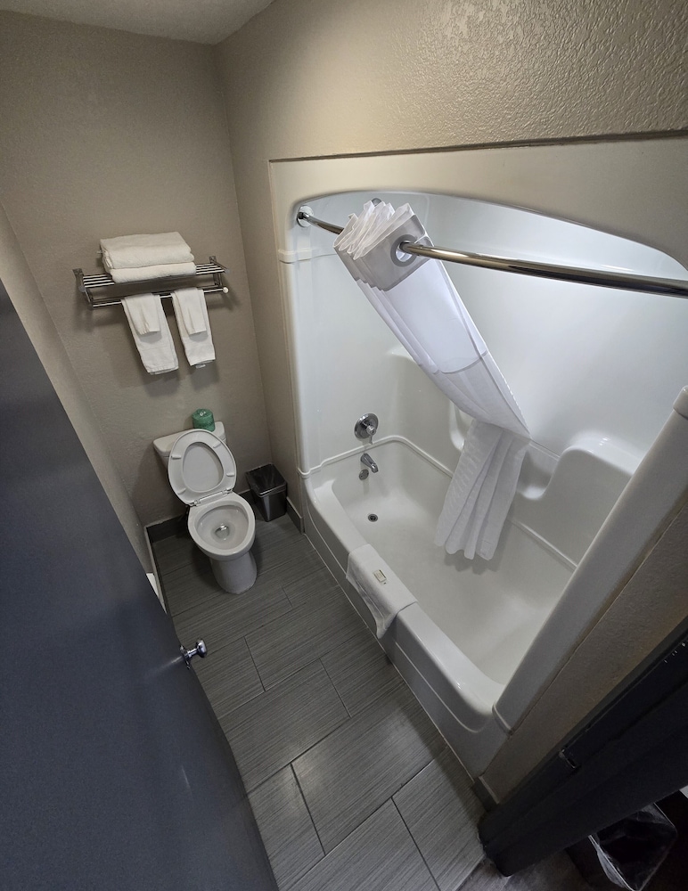 Days Inn by Wyndham Wichita Falls 47/50