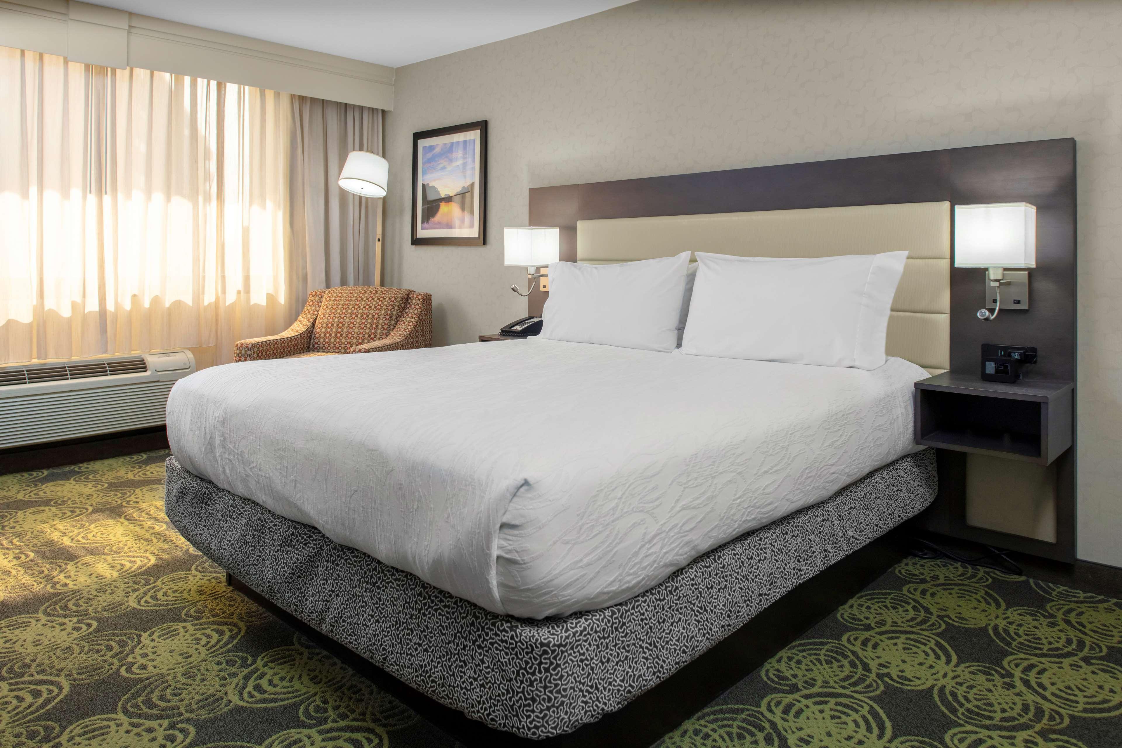 جناح بسرير كينج، Hilton Garden Inn Reagan National Airport 2/4