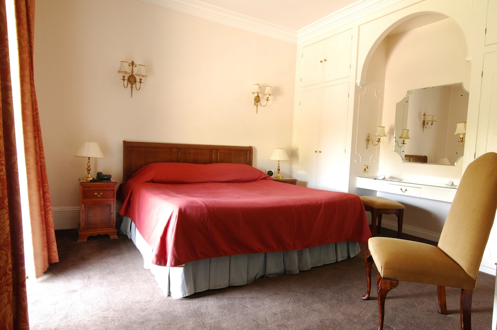French Horn Hotel 6/49