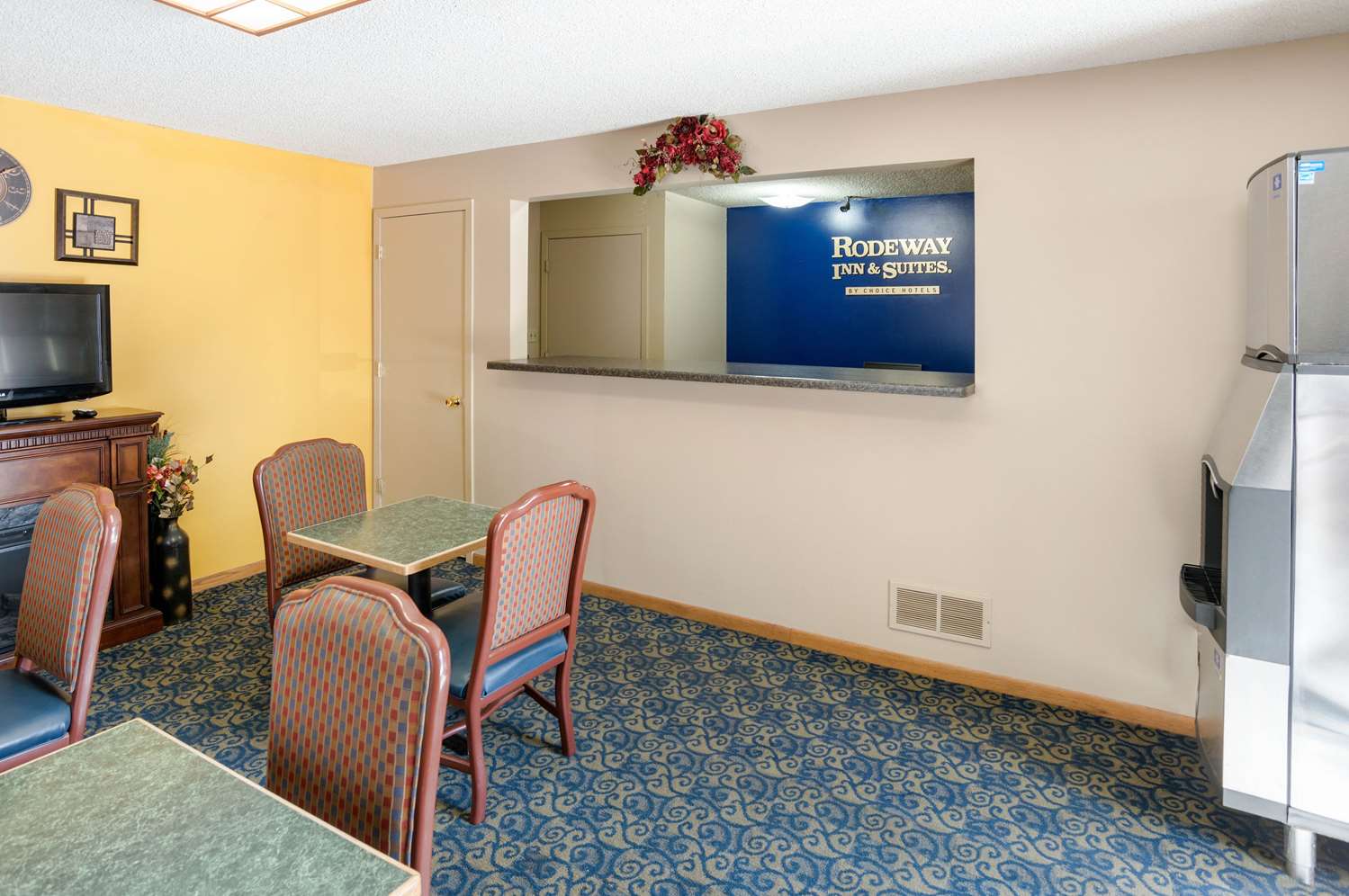 Rodeway Inn & Suites Austin I-90 5/9