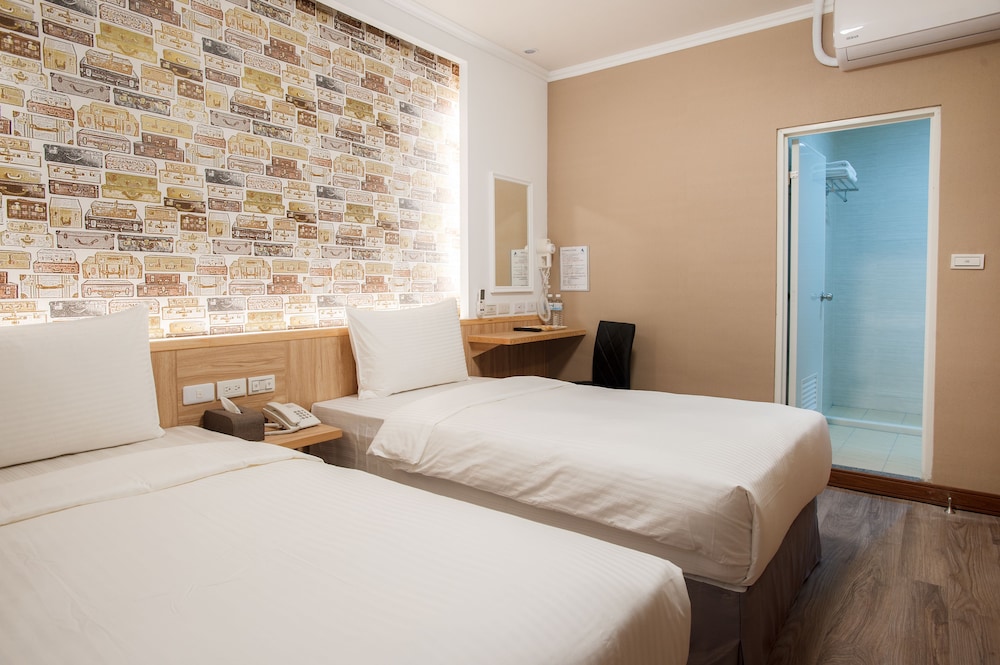 1 BEDROOM, SUPERIOR, TWIN BEDS