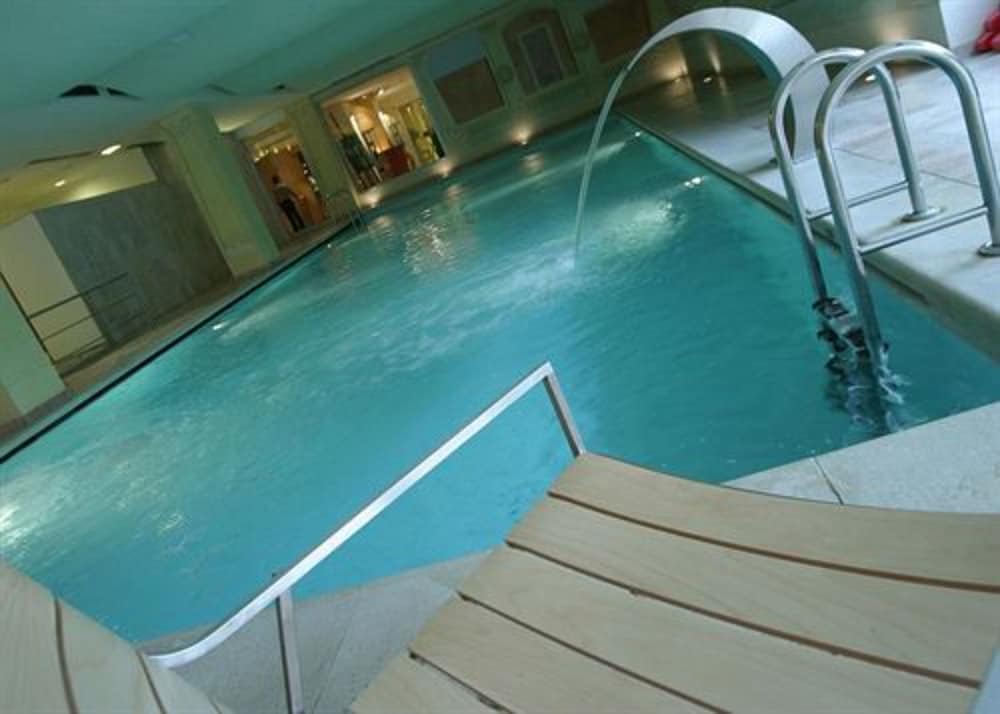 swimming pool spa