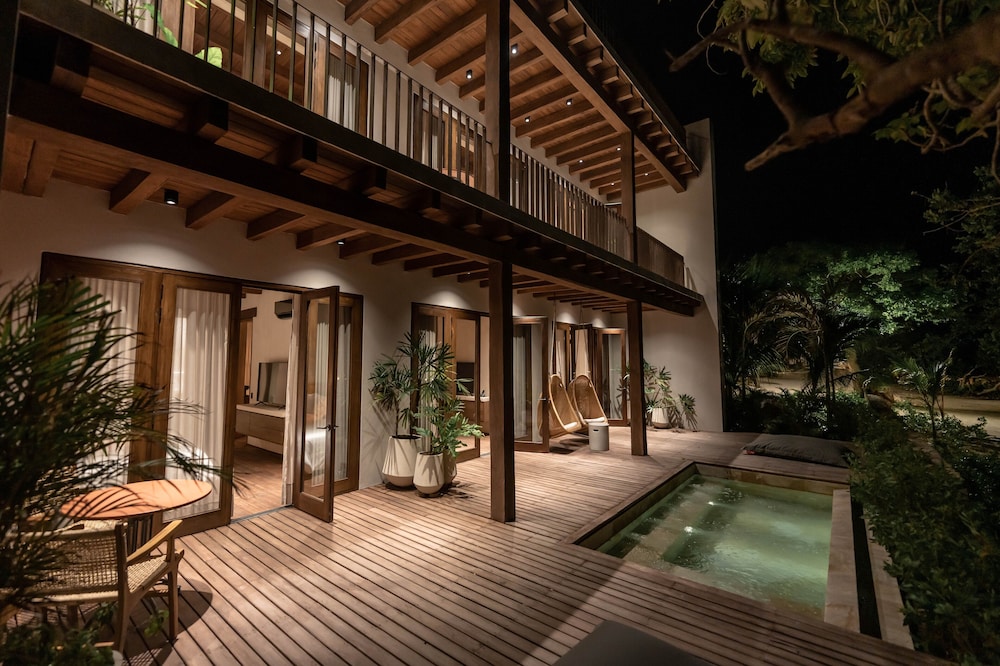 Makani Luxury Wanderlust 43/66