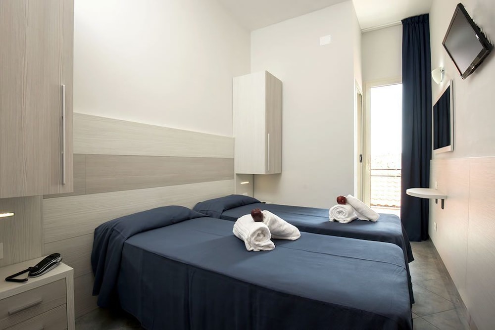 Hotel Scarlet 9/47