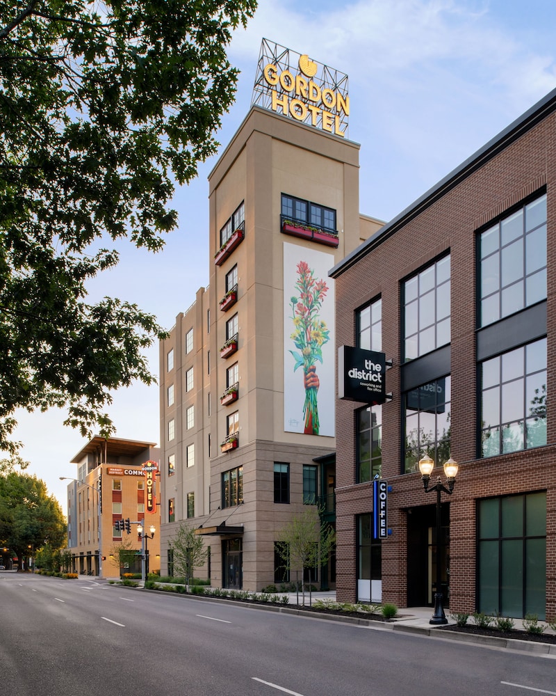 The Gordon Hotel 28/36