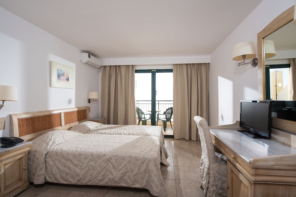 DOUBLE ROOM