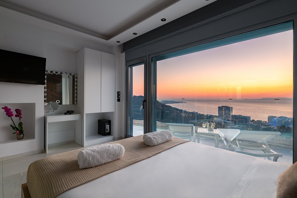Skyline Suites 7/50