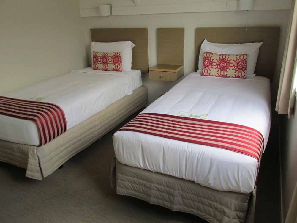 LAKE ROTORUA HOTEL 22/46