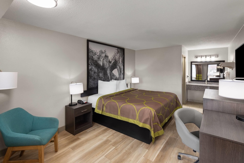 Super 8 by Wyndham Charleston WV 14/34