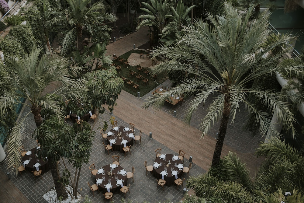 Deloix Aqua Center Hotel 66/68