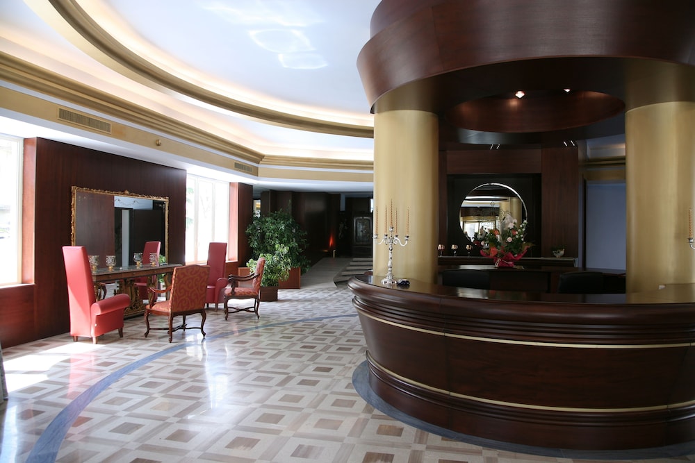 Hotel Royal 10/25
