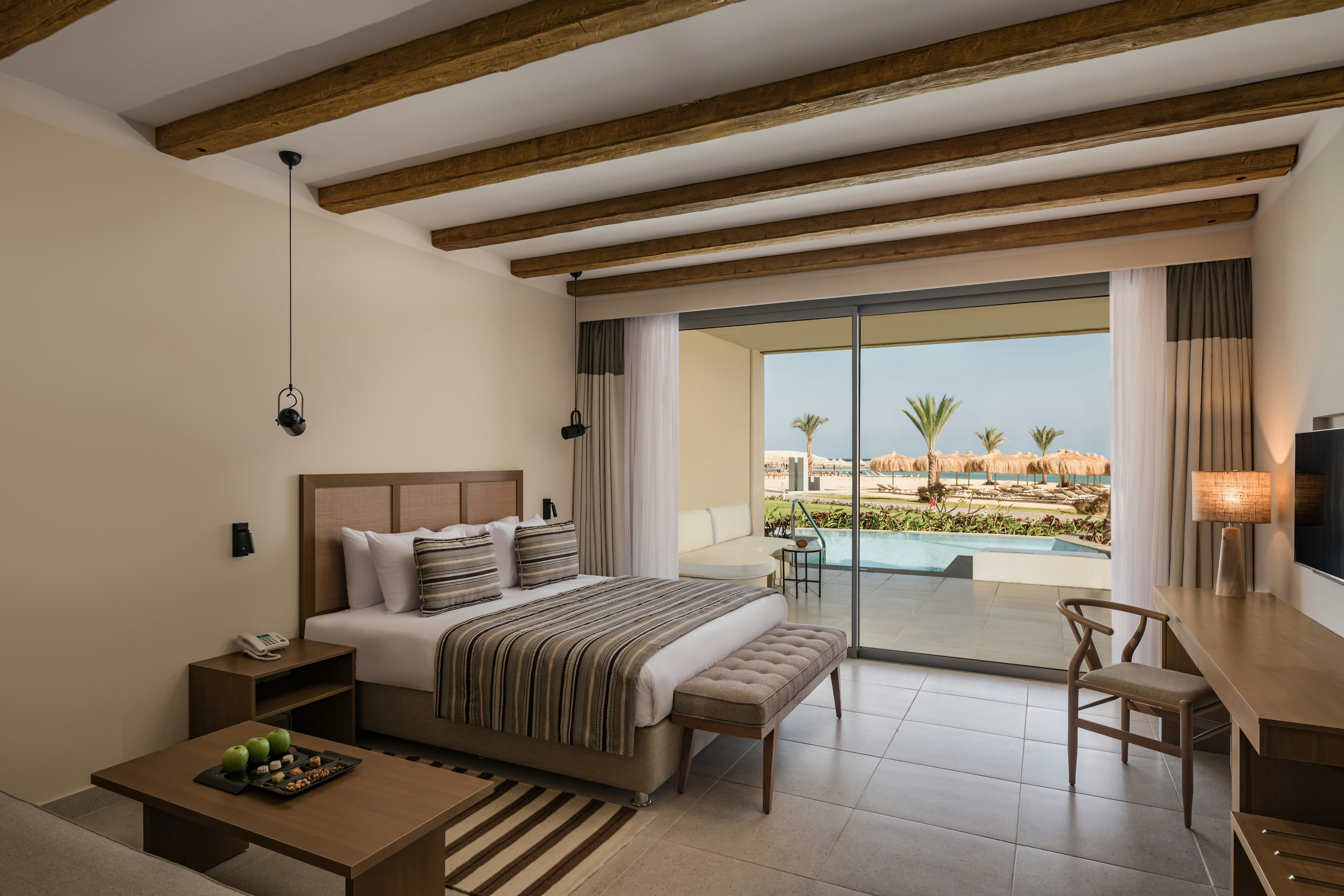 Swim Up, Deluxe, Family, Queen Bed