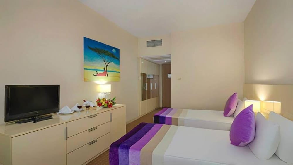 Green Max Hotel 26/65