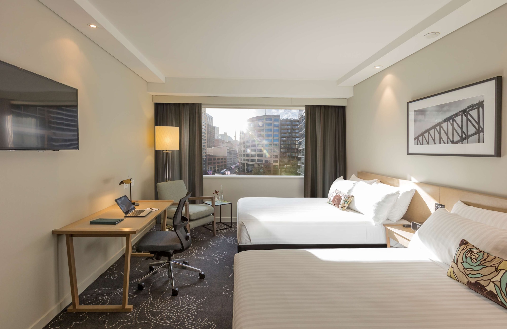 DELUXE, TWIN BEDS