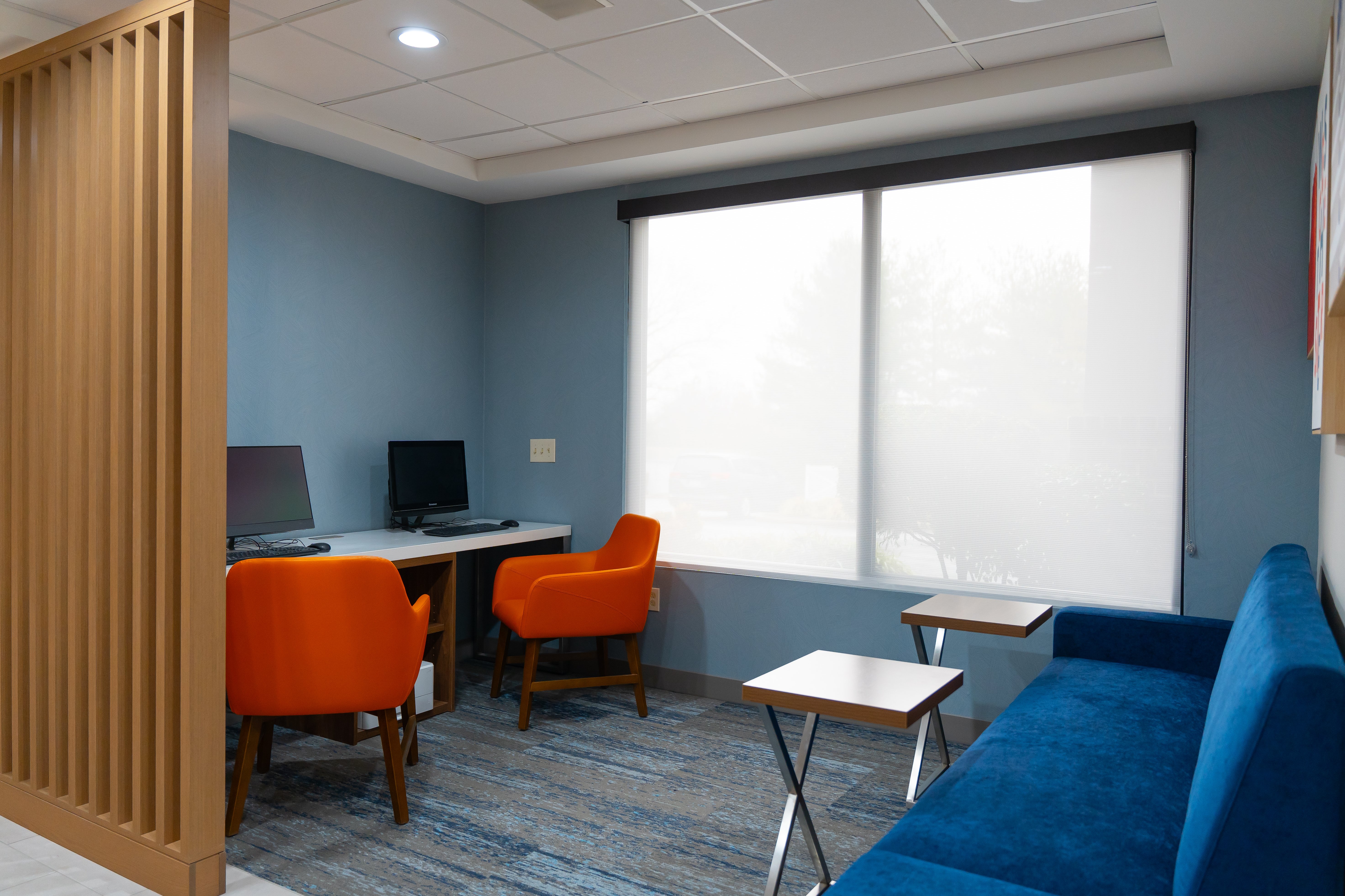 Holiday Inn Express Hotel Suites West Chester 71/76