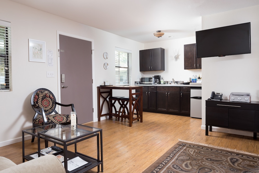 Hotel Flora & Fauna 30/50