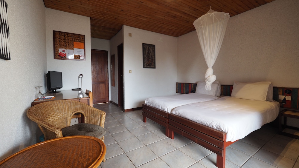 STANDARD, DOUBLE OR TWIN BED, POOL VIEW
