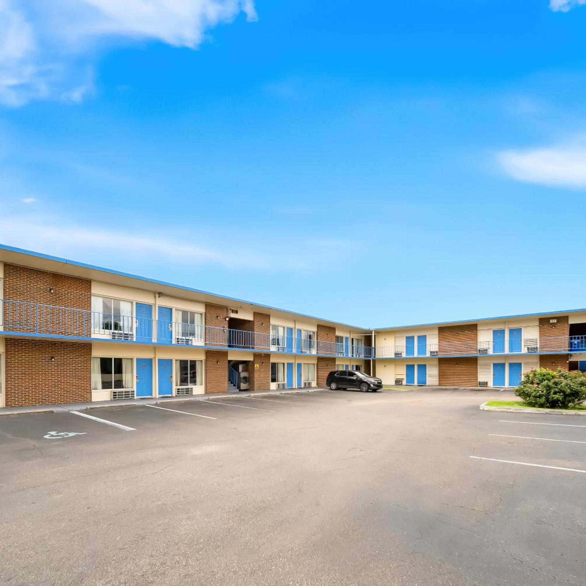 Capitol Inn and Suites 25/32
