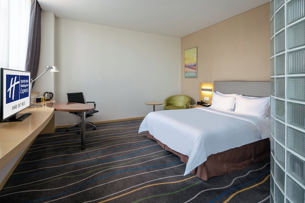 Holiday Inn Express Luoyang City Center 30/72