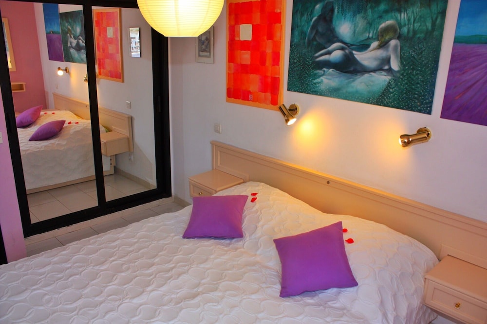 Curasol Apartments 9/50