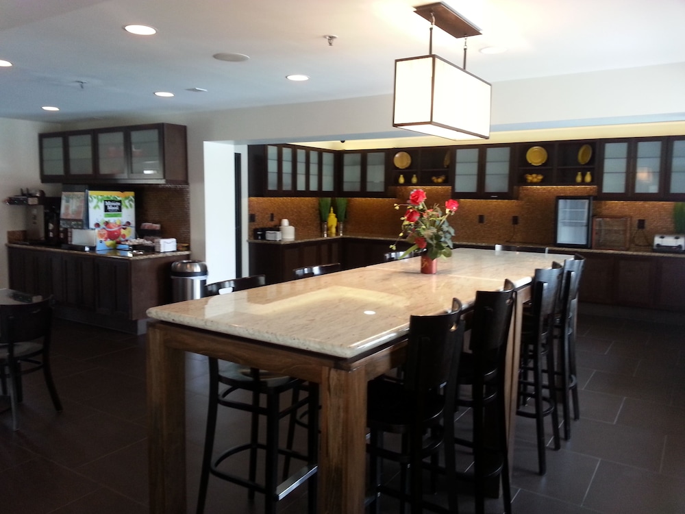 Best Western Plus Rancho Cordova Inn 51/63