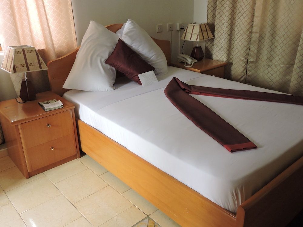All Seasons Hotel 16/39