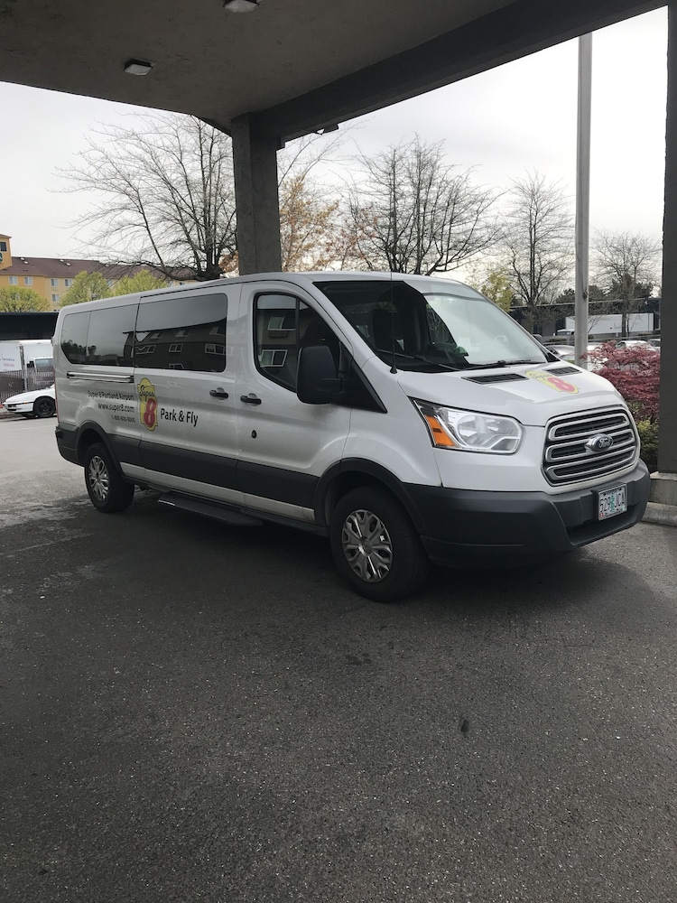 Super 8 by Wyndham Portland Airport 14/23