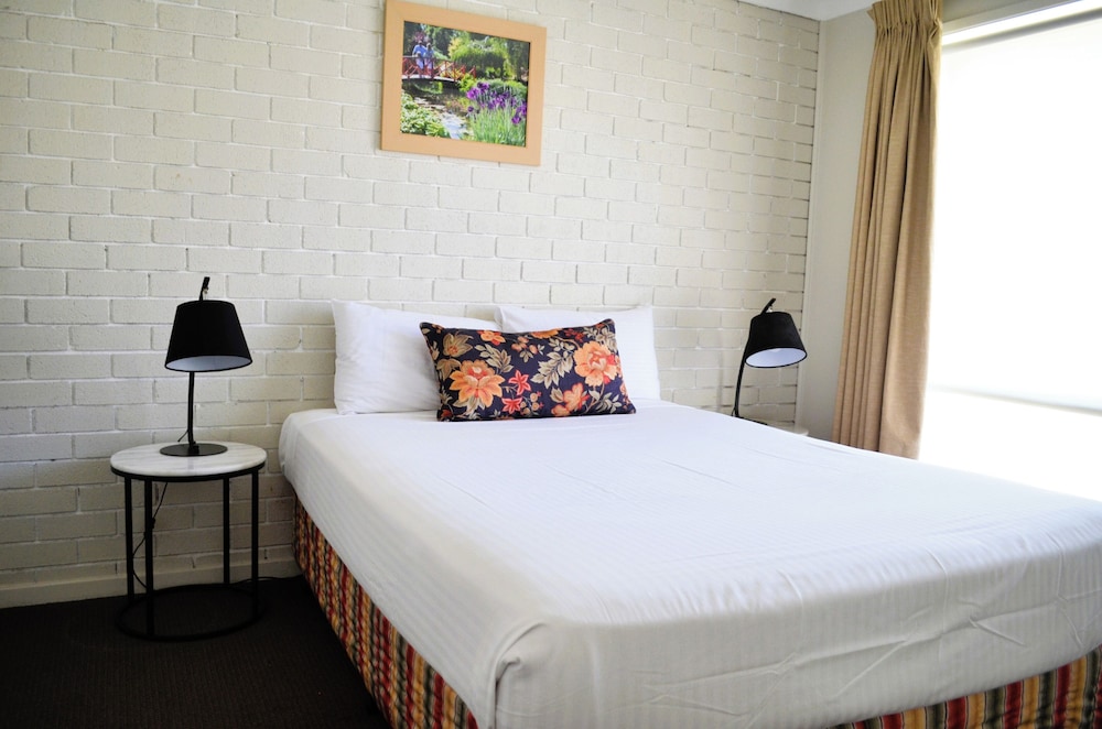 BATHURST MOTOR INN 31/59