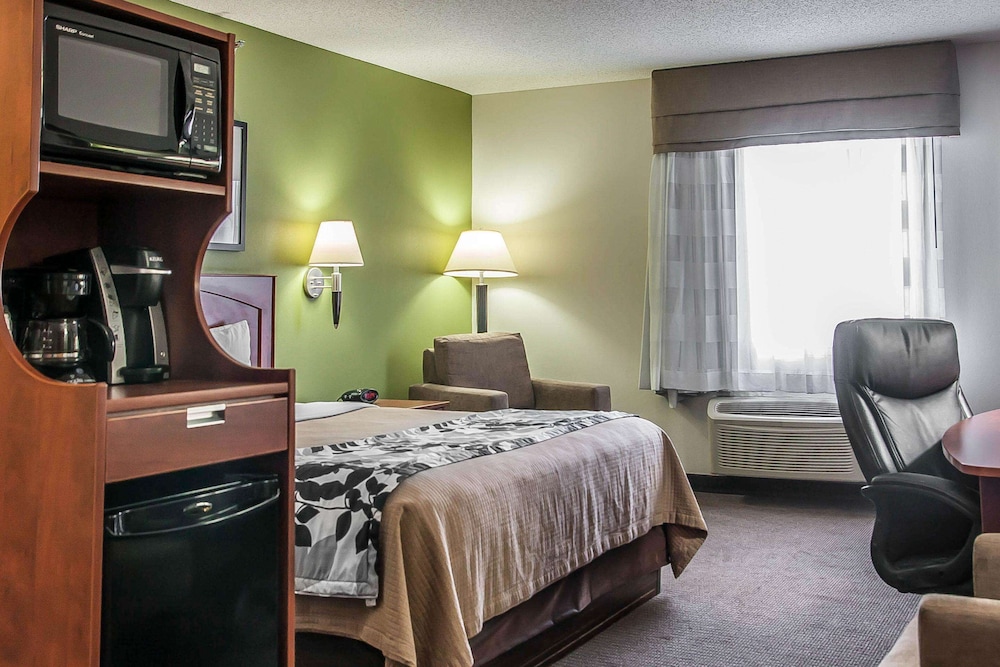 Sleep Inn and Suites Conference Center And Water Park 3/52