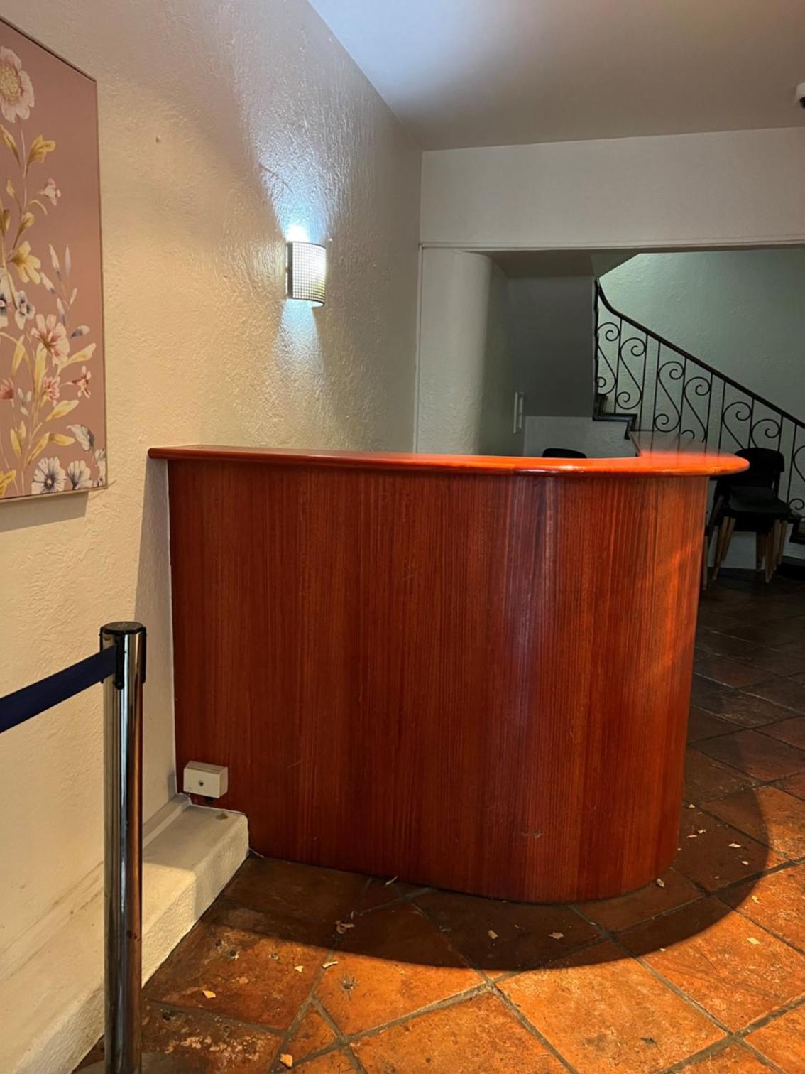 Star Bar Cafe and Hotel 4/24