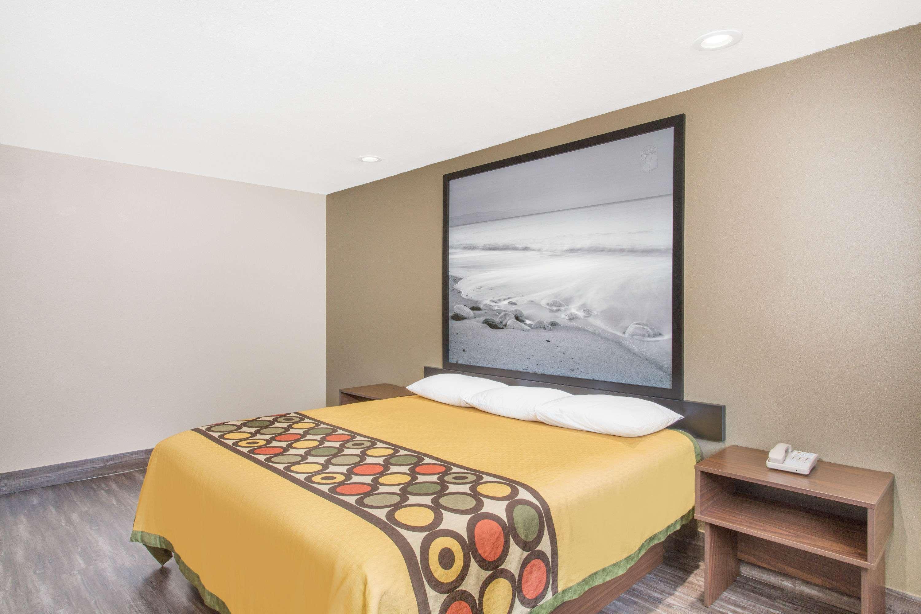 Super 8 by Wyndham National City Chula Vista 9/24