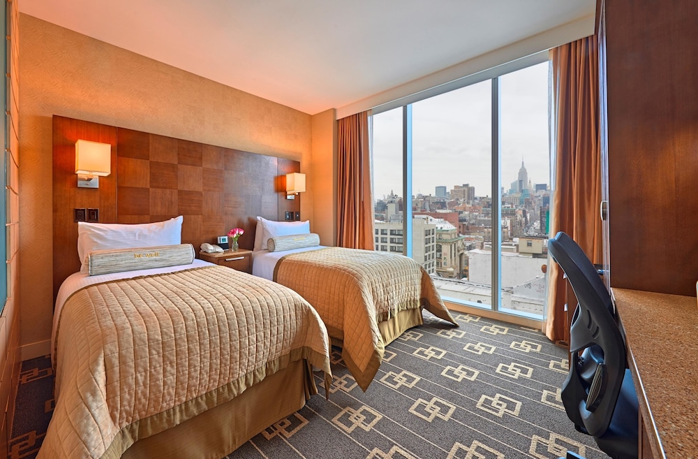 DELUXE, TWIN BEDS, HIGH FLOOR
